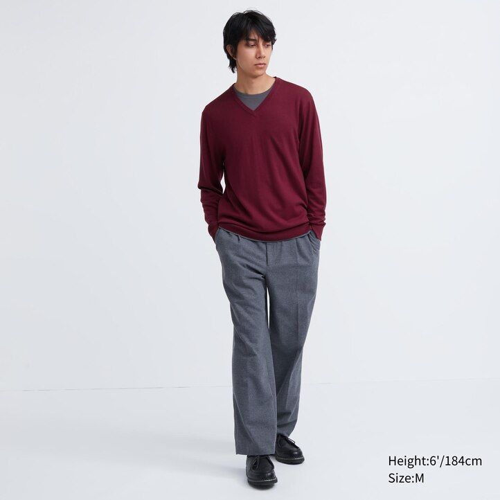 grauer uniqlo herrenpullover aus 100 extrafeiner merinowolle mit v-ausschnitt