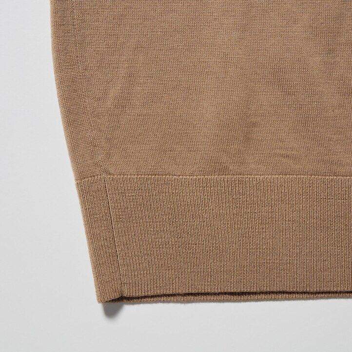 grauer uniqlo herrenpullover aus 100 extrafeiner merinowolle mit v-ausschnitt