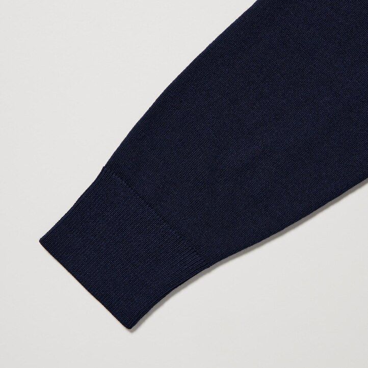 graue herrenpullover von uniqlo aus 100 extrafeiner merinowolle