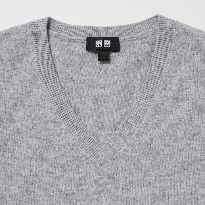 grauer uniqlo herrenpullover aus 100 merine mit v-ausschnitt