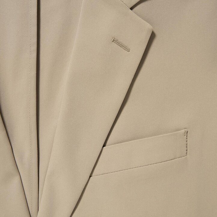 beigefarbene uniqlo airsense ultra light herrenanzüge
