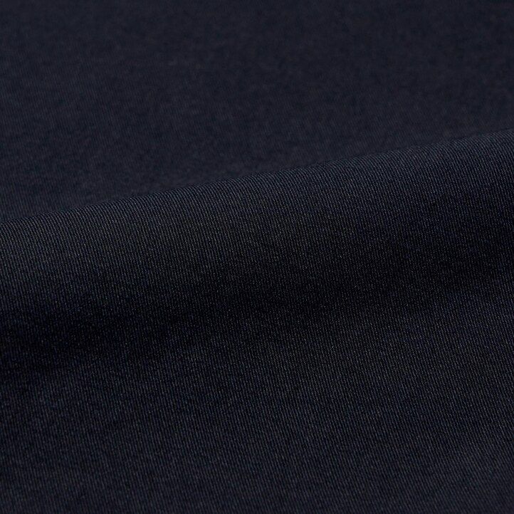 weiße uniqlo smart cotton herrenhose in knöchellänge