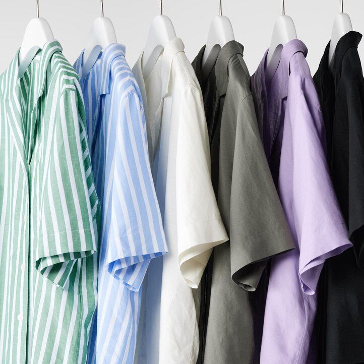 uniqlo damenbluse aus leinenmischgewebe mit streifenmuster offenem kragen und Ärmeln hellblau