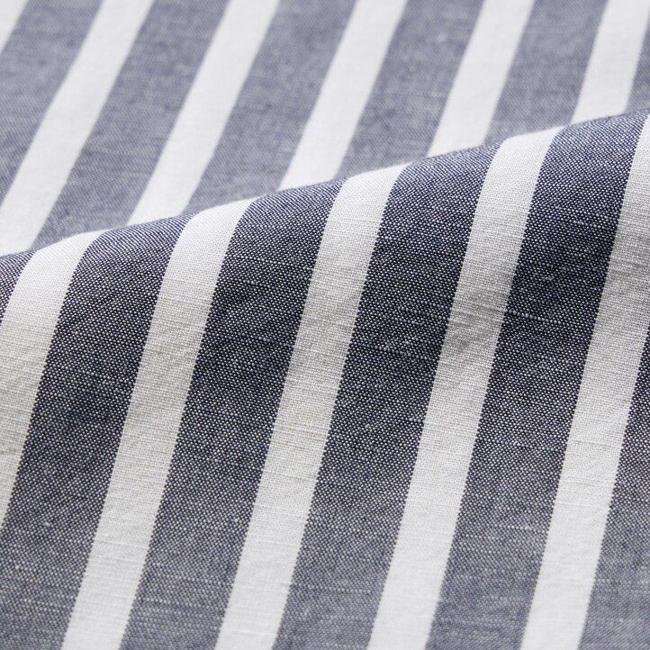 uniqlo damenbluse aus leinenmischgewebe mit streifenmuster offenem kragen und Ärmeln hellblau