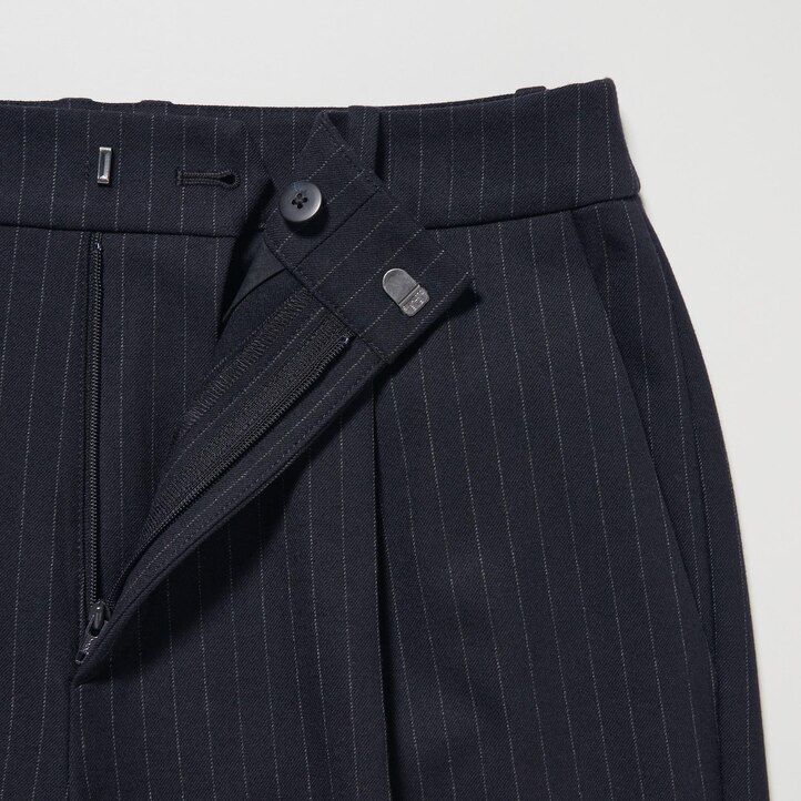 marineblaue uniqlo heattech-streifentops für damen mit falten
